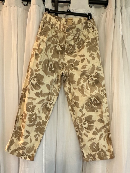 Democracy Pants - Democracy Beige Floral Cropped Pants